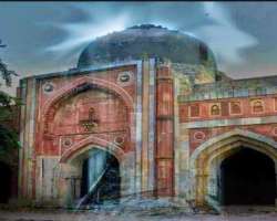 Though the mosque has its own archaeological value it is also famous for being haunted. Some people claim that they have seen apparitions, while other